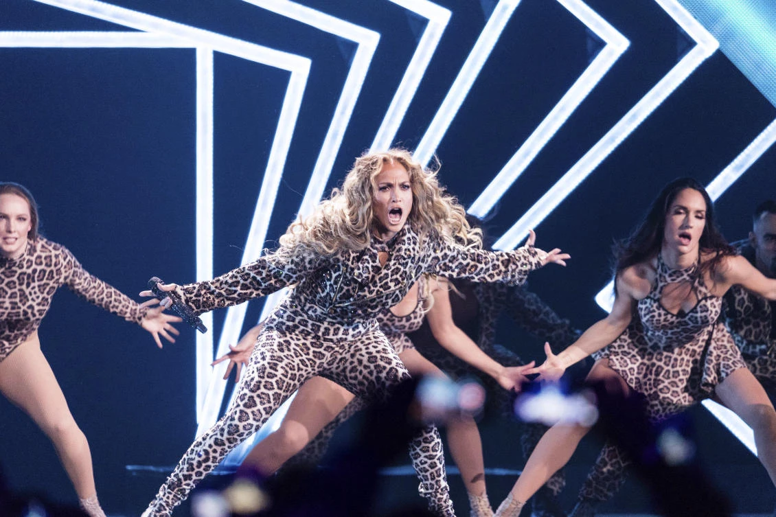 Jennifer Lopez shout-outs A-Rod, covers Prince at pre-Super Bowl show