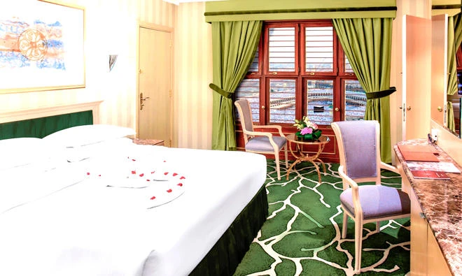 The 614-room and suites Makkah Millennium Towers Hotel claims to be an example of genuine Arabian hospitality and innovation.