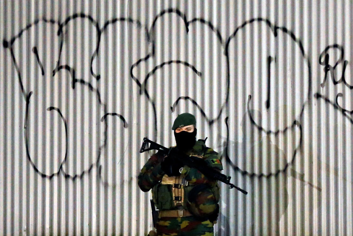 Paris attacks suspect opts for silence in court