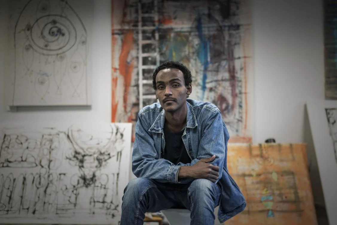 Sudanese artist Mohamed Abdulatief poses at the agency of artists in exile, an organisation that identify artists in exile from all origins and disciplines on November 29, 2017 in Paris. (AFP)