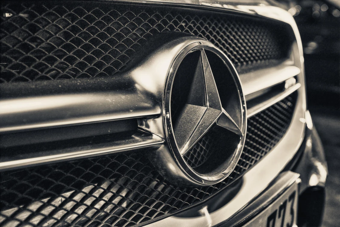 Mercedes-Benz apologizes to Chinese for quoting Dalai Lama