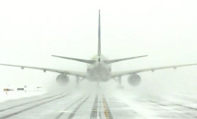 Scores of flights canceled as storm pummels US Midwest
