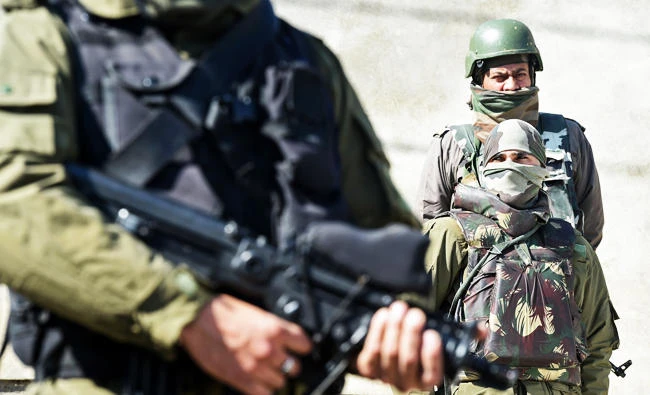 Indian paramilitary troops stand guard at a hospital in Srinagar, in this February 6, 2018 photo. (AFP)