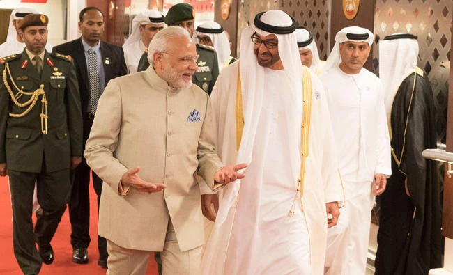 Sheikh Mohammed bin Zayed Al Nahyan welcomes Indian PM Modi. (Twitter: MohammedBinZayed)
