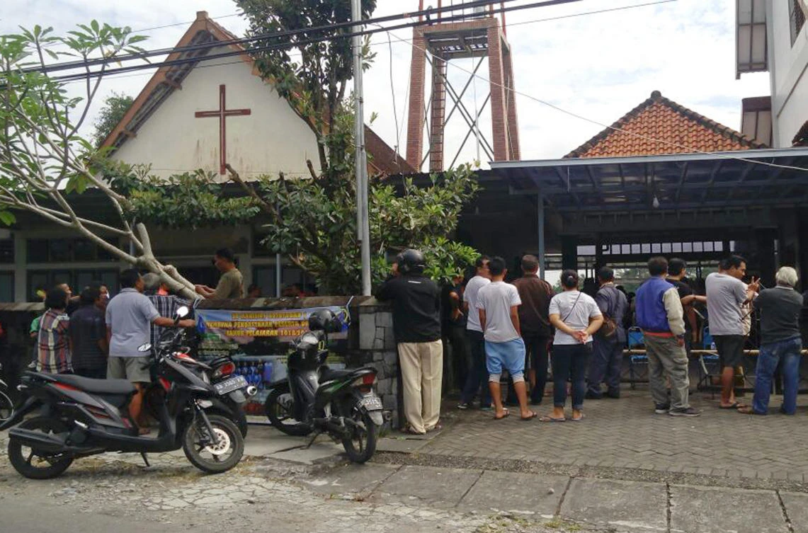 Police shoot man during sword attack on Indonesian church