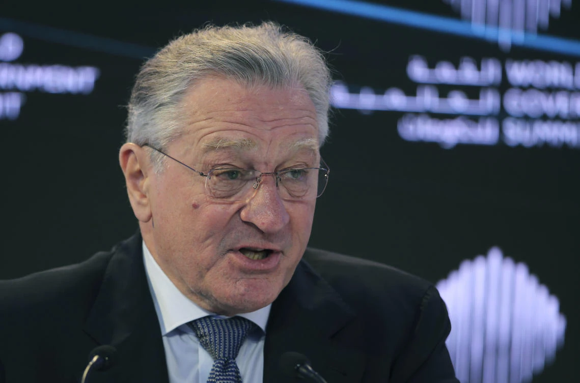 De Niro brings star quality to fight against climate change