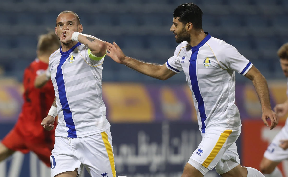 Al-Gharafa's Dutch captain Wesley Sneijder celebrates after scoring a goal against Uzbekistan's Pakhtakor during an Asian Champions League qualifying match. (AFP)