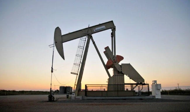 US energy companies added 26 oil rigs looking for new production this week, boosting the count to 791, the highest since April 2015. (Reuters)