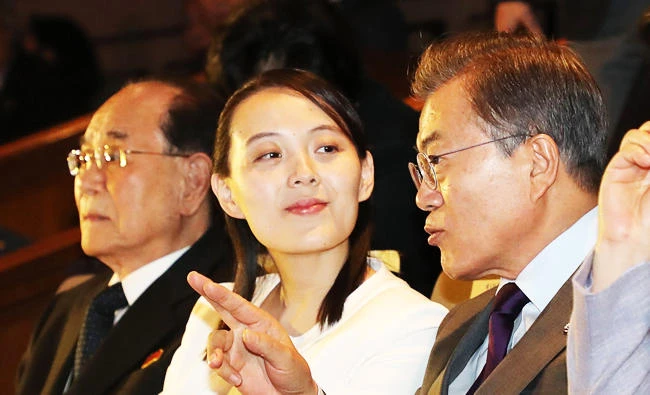 South Korean President Moon Jae-in (R) talks with North Korean leader Kim Jong Un's sister Kim Yo Jong (C) as they watch a concert of Pyongyang's Samjiyon Orchestra at a national theatre in Seoul on on Sunday. (AFP)