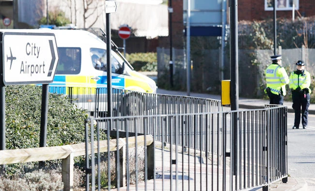 UK navy works to remove WWII bomb after airport closed
