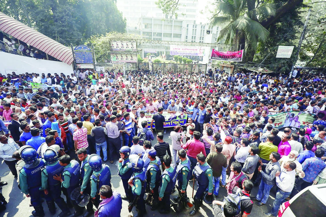Thousands protest jailing of Bangladesh opposition leader