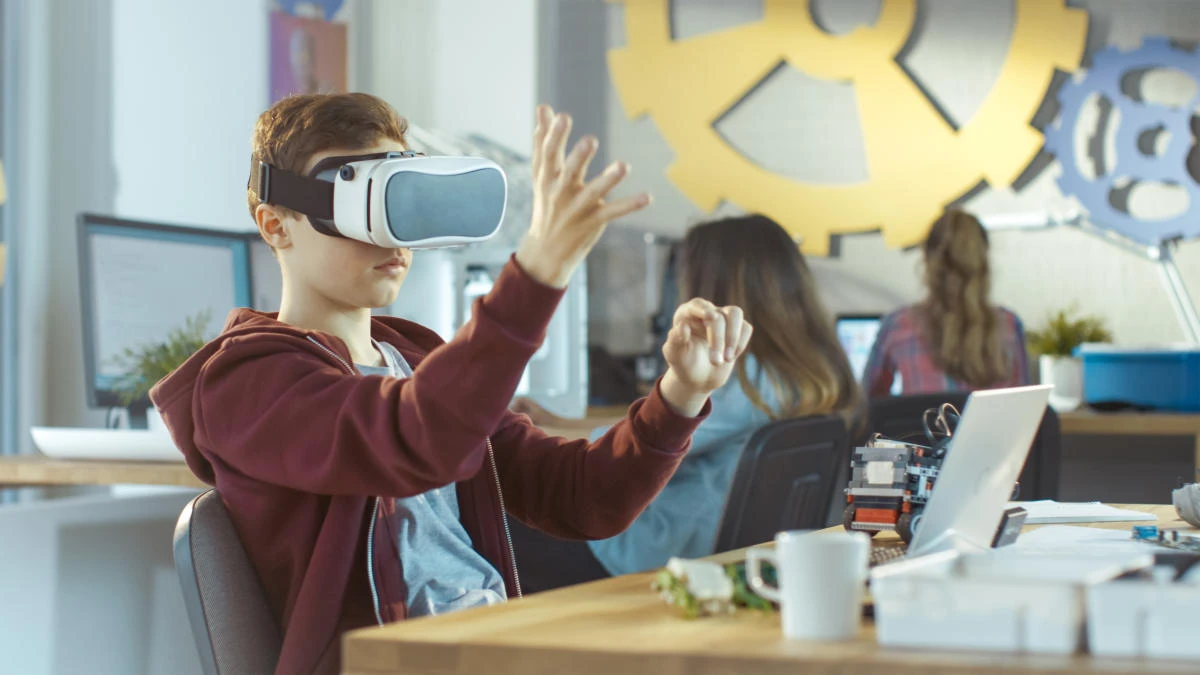 Experts say the technology is still relatively rare in schools, but they expect that to change as costs come down and content improves. (Shutterstock)