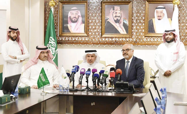 KSRelief Supervisor General Dr. Abdullah Al-Rabeeah and a WHO official sign three projects to combat and eradicate the cholera epidemic in Yemen. (SPA)