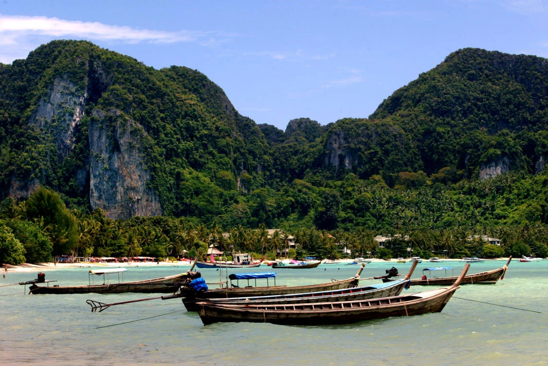 Once-pristine Thai bay from ‘The Beach’ to close to boats