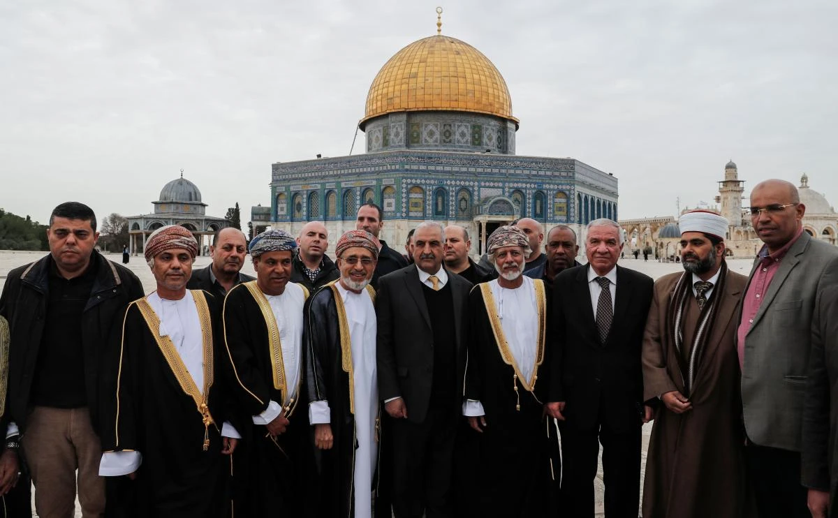Oman minister makes rare visit by Arab official to Jerusalem holy site