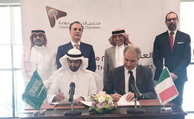 Council of Saudi Chambers chairman Ahmed Al-Rajhi (left) signing an MoU together with Alessandro Decio, SACE chief executive, at the CSCCI headquarters in Riyadh. (CSCCI photo via Twitter)