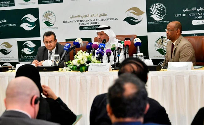 Dr. Abdullah bin Abdulaziz Al-Rabiah, center, fields questions during a press conference in Riyadh on Thursday. (SPA photo)
