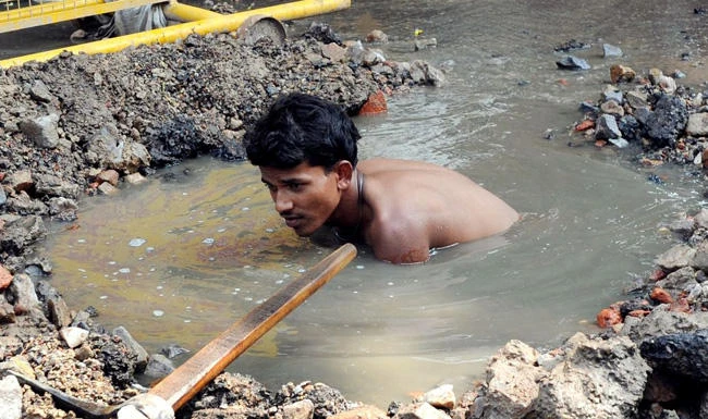 7 workers die in India while cleaning drainage pit