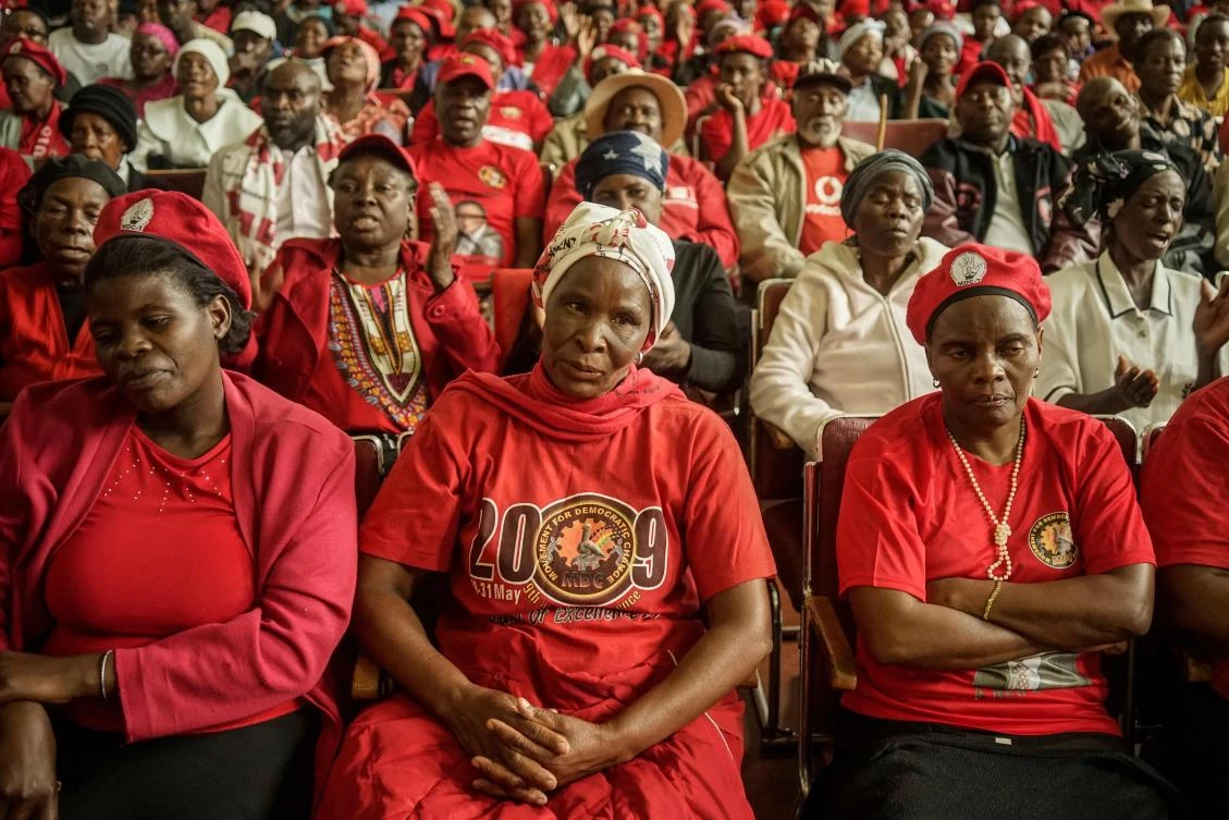 Hundreds welcome Zimbabwe opposition leader’s body