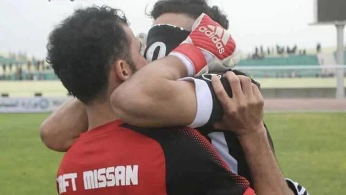 Naft Maysan's goalkeeper Alaa Ahmed is consoled by a teammate after the game. (Zidoun Cris)