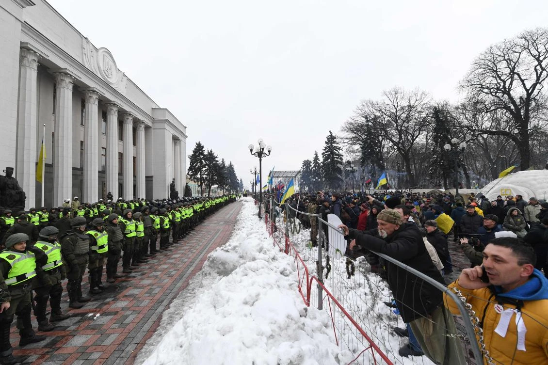 Thousands of Saakashvili supporters march in Kiev