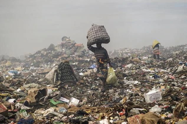 17 killed in Mozambique dump collapse