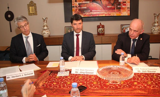 Swiss Vice President and Finance Minister Ueli Maurer (right), Chairman of SwissBanking Herbert J. Scheidt (left) and FDF State Secretary Joerg Gasser addressing a press conference on Sunday night in Riyadh. (AN photo)