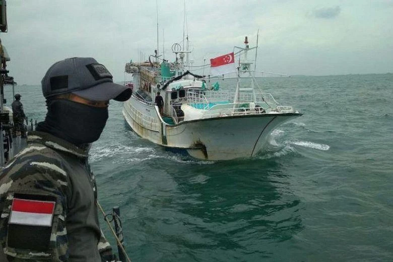 The Indonesian navy early this month seized 1.3 tons of crystal methamphetamine and arrested four Taiwanese crew on a ship spotted in the strait between Singapore and Indonesia. (Courtesy Indonesian Navy)