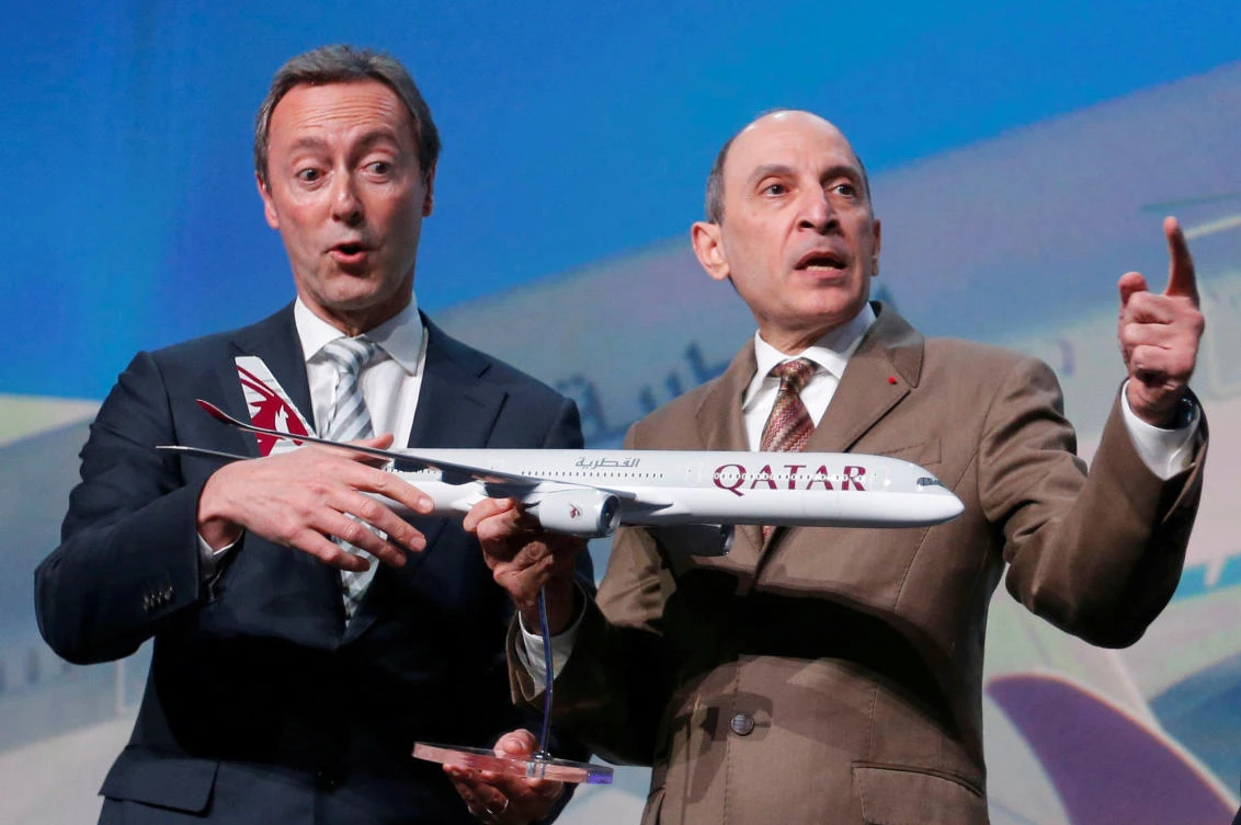 Airbus Chief Operating Officer President Fabrice Bregier and Qatar Airways Chief Executive Akbar Al-Baker hold a scale model of a Qatar Airways Airbus A350-1000 during a news conference. (REUTERS)