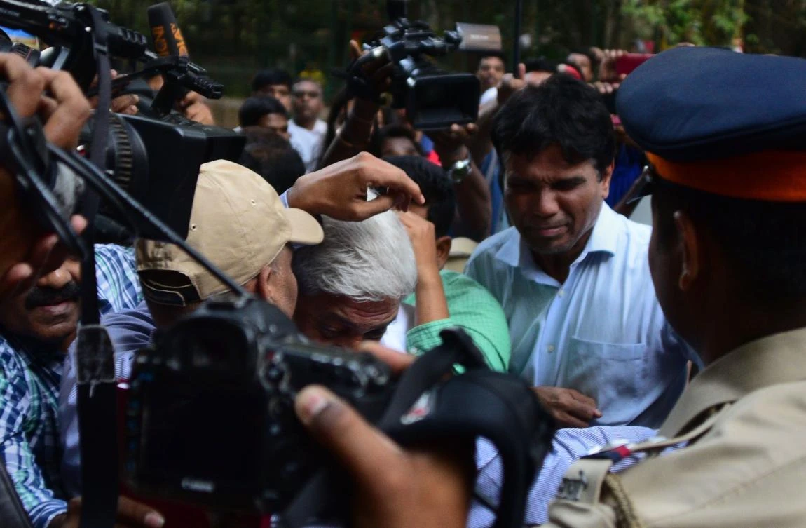 Billionaire jeweler denies huge Indian bank fraud