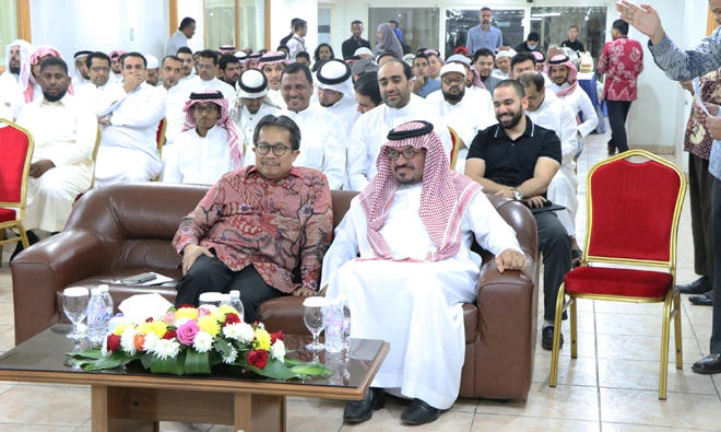 Indonesian Consul General Mohamad Hery Saripudin and Col. Suleiman Al-Yousef, director of passports at King Abdulaziz International Airport, students, trainers and consulate officials attended the opening session.