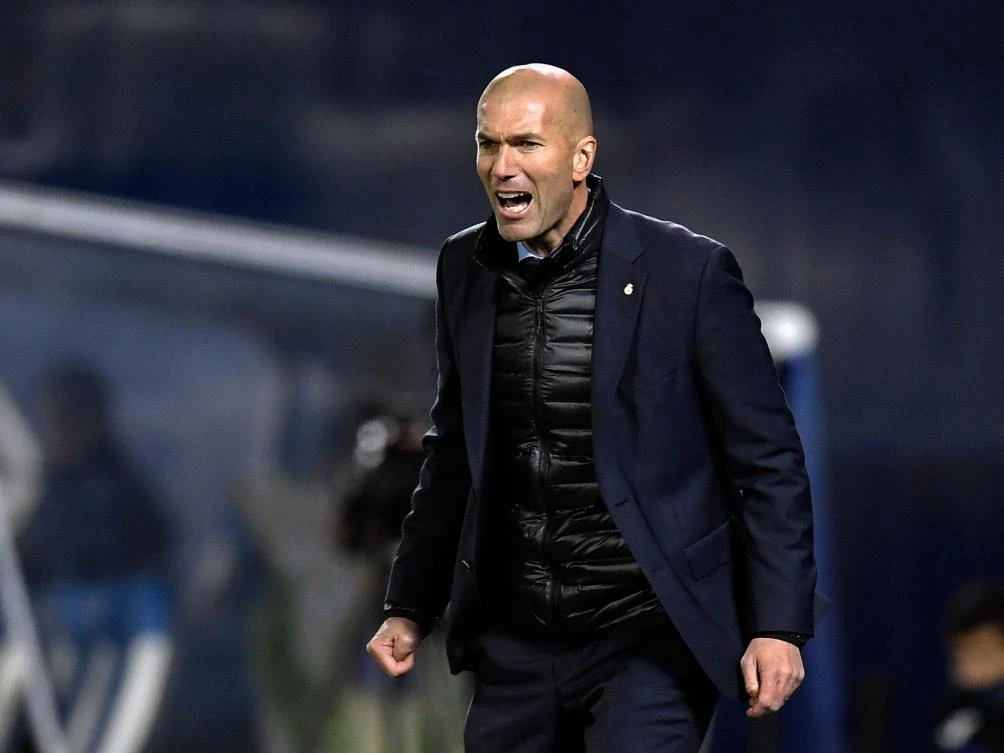 Real Madrid's French coach Zinedine Zidane shouts from the touchline during Real's victory over Leganes. (AFP)