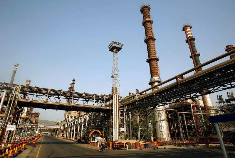 Indian state oil refiners see strong margins for 2018