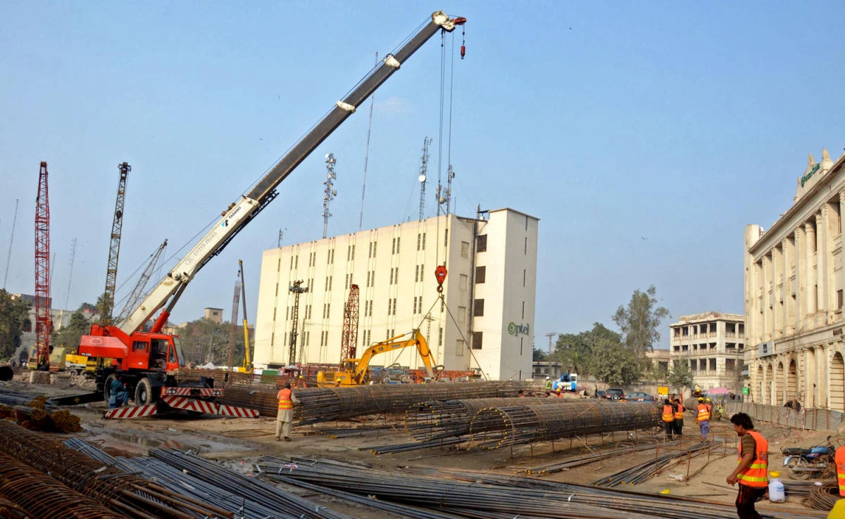Critics fear the under-construction Orange Line will damage treasured buildings and residents’ health, but Supreme Court disagrees. (AN photos by Malik Shafiq)