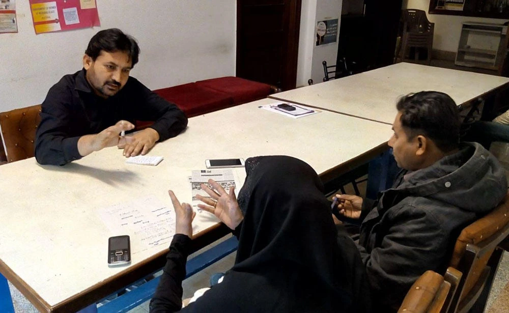 Khanzadi Baloch and her husband Mehboob Ali Baloch speak to Arab News. (AN photo)