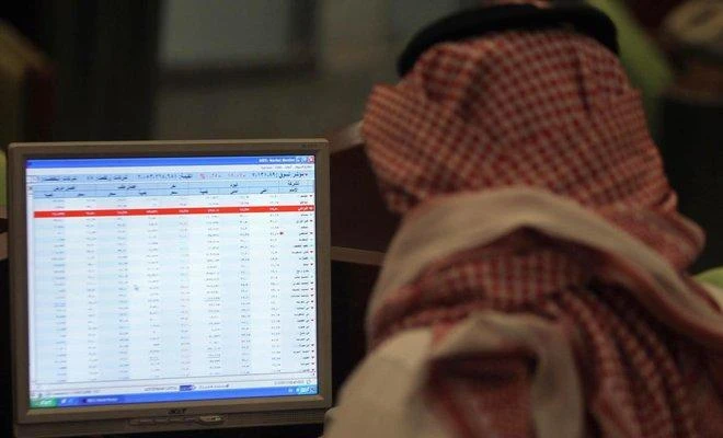 Saudi Arabian shares fell on Sunday as weakness in banks more than offset a rise in petrochemicals after Brent crude oil rebounded. (REUTERS)