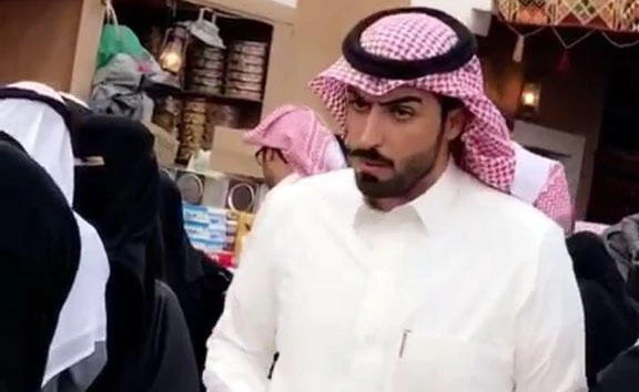 Fancy a date? Charming kleija man proves popular among female Janadriyah visitors