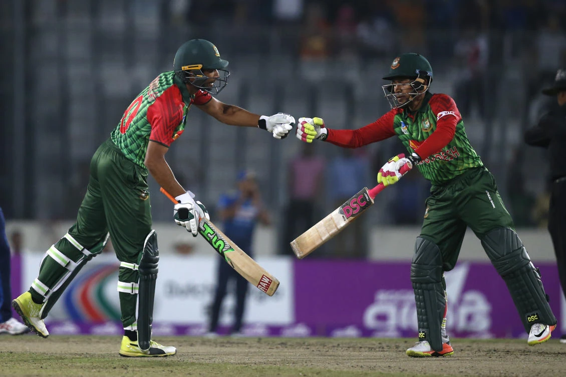 Bangladesh's Mushfiqur Rahim, right, and captain Mahmudullah will be key figures in the tri-series with Sri Lanka and India. (AP)