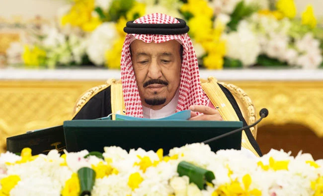 King Salman chairs the Cabinet session in Riyadh. (SPA)