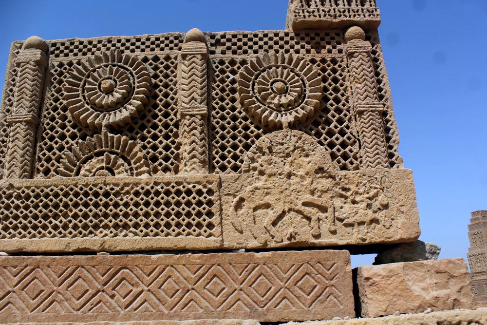 On the tomb a man is riding, whereas another man with Laltain (lamp) is driving the horse. (Photo Arab News/ M.F. Sabir)