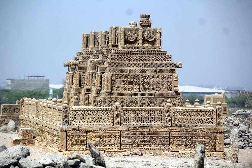 Different designs on tombs (Photo Arab News/ M.F. Sabir)