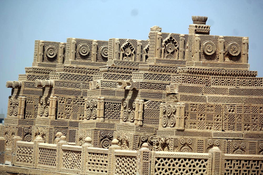 Different designs on tombs (Photo Arab News/ M.F. Sabir)