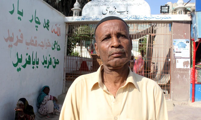 Ghulam Abbasi Sheedi talking to Arab News in front of the Manghopir shrine.
