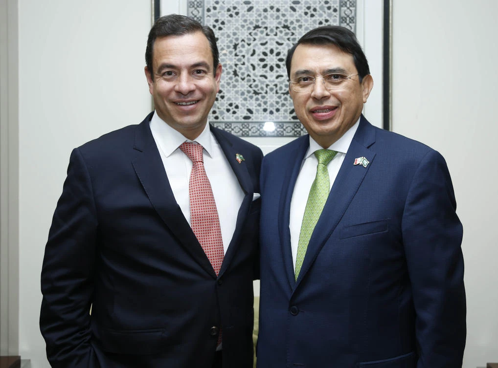 ProMexico Director Paulo Carreno King, left, with Mexican Ambassador Alfredo Miranda in Riyadh. (AN Photo)