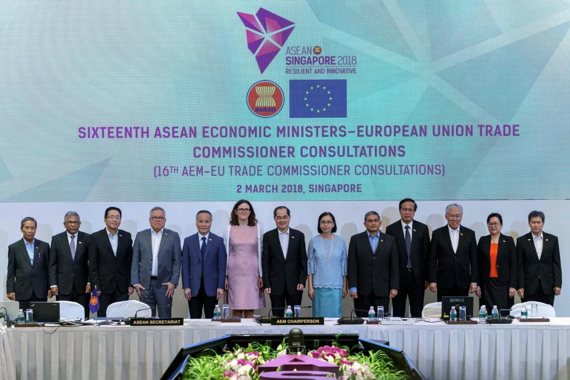 European Union Trade Commissioner Anna Cecilia Malmstrom, sixth from left, poses for a group photograph with economic ministers from the Association of Southeast Asian Nations during the 24th ASEAN Economic Ministers’ retreat in Singapore on March 2. (AFP)