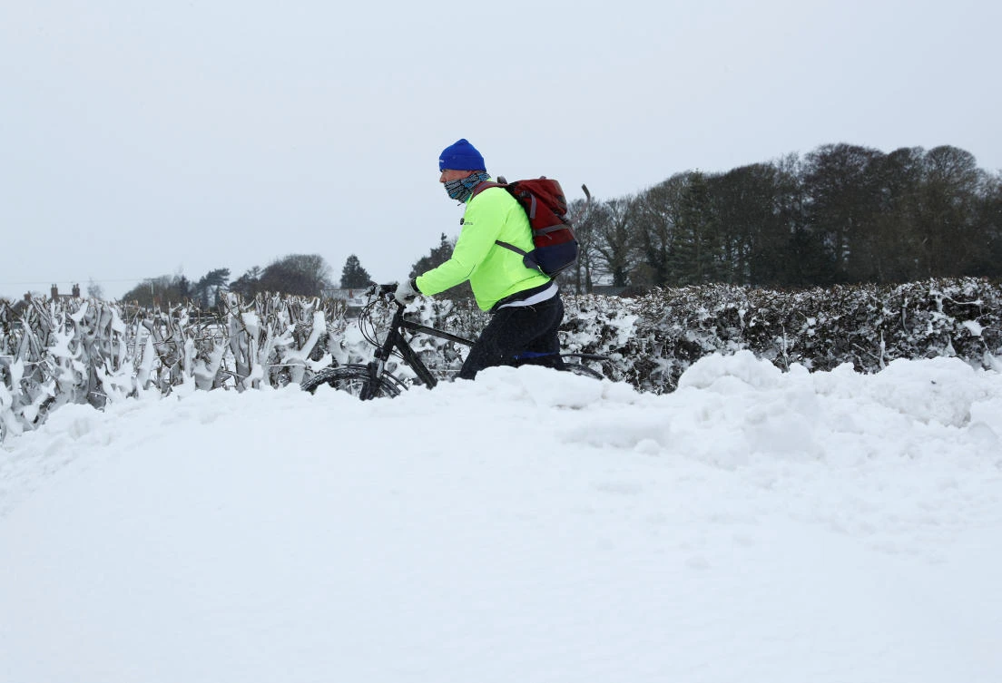 Snow storms shut Ireland and force Britain to call in the army