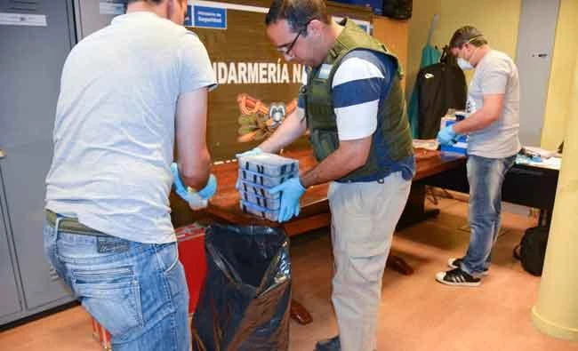 This undated handout photo released on February 22, 2018 by Argentina's Security Ministry and taken in Buenos Aires shows policemen working during an operation which resulted in the seizure of nearly 400 kilos of cocaine from the Russian embassy in Buenos Aires. (AFP)