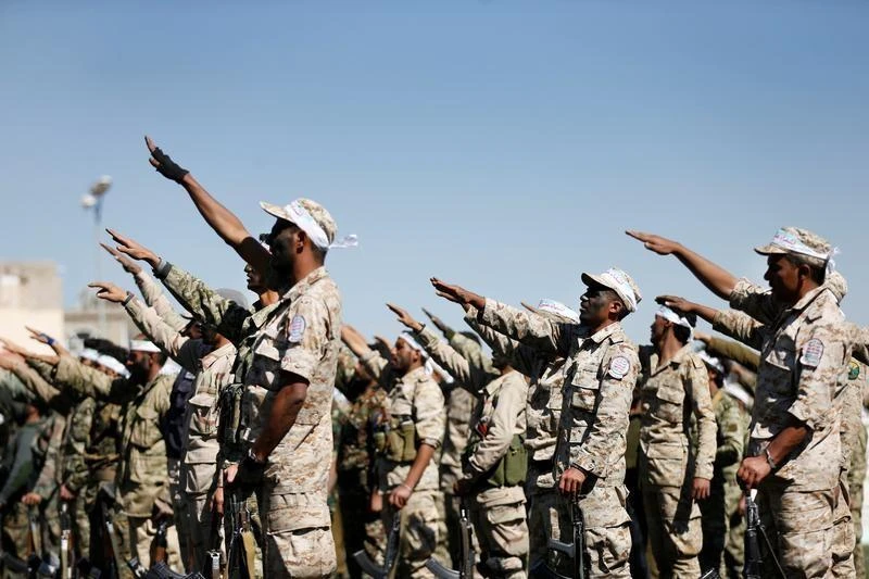 File photo showing newly recruited Houthi militia take an oath as they parade before heading to the frontline to fight against government forces, in Sanaa, Yemen. (Reuters)