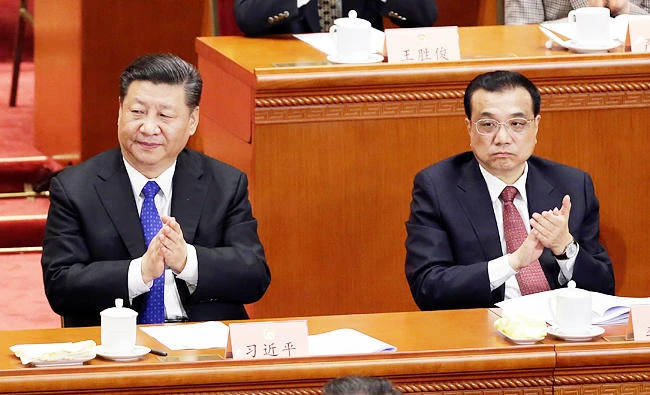 Chinese President Xi Jinping and Chinese Premier Li Keqiang clap at the opening session of the Chinese People's Political Consultative Conference (CPPCC) at the Great Hall of the People in Beijing, China, in this March 3, 2018 photo. (REUTERS)