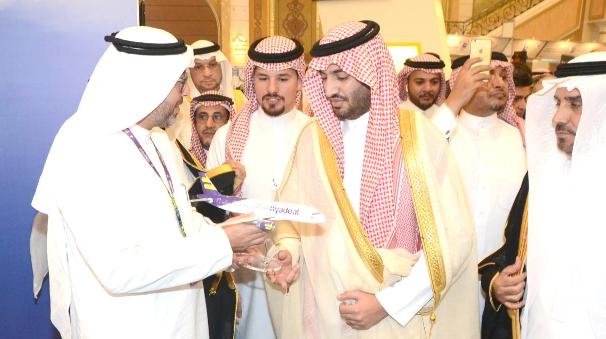 Prince Abdulaziz bin Faisal bin Abdulmajeed Al-Saud received a flyadeal aircraft model
as a small gesture of appreciation for his visit.